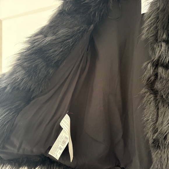 Mango Black Faux Fur Jacket – Elegant & Cozy Statement Piece - Picture 4 of 6